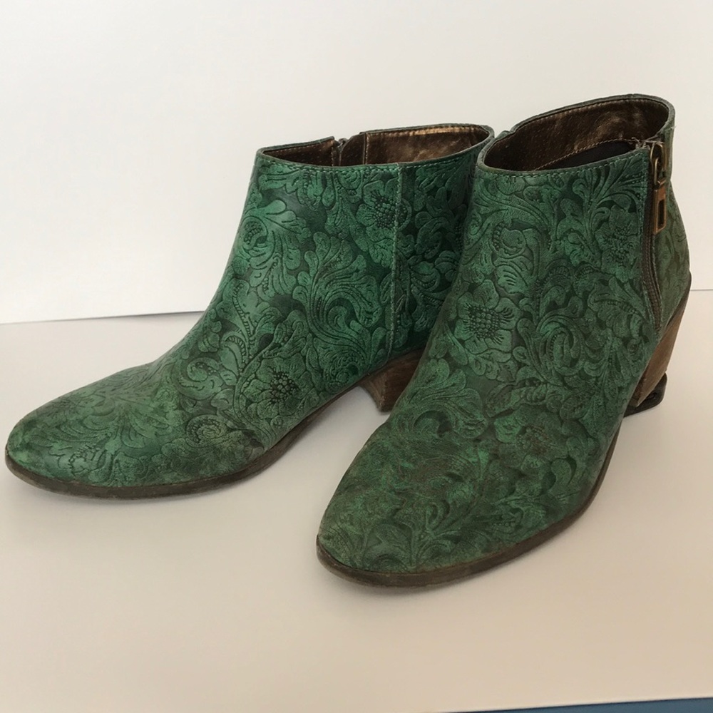 Very Volatile Bootie, 9M